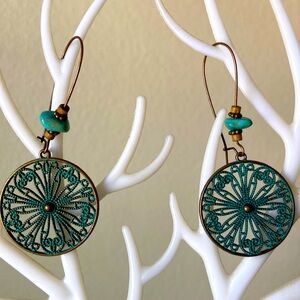 5/$10❤️❤️❤️NEW Rustic Style Filigree Dangling Earrings with Aqua Glass Stone